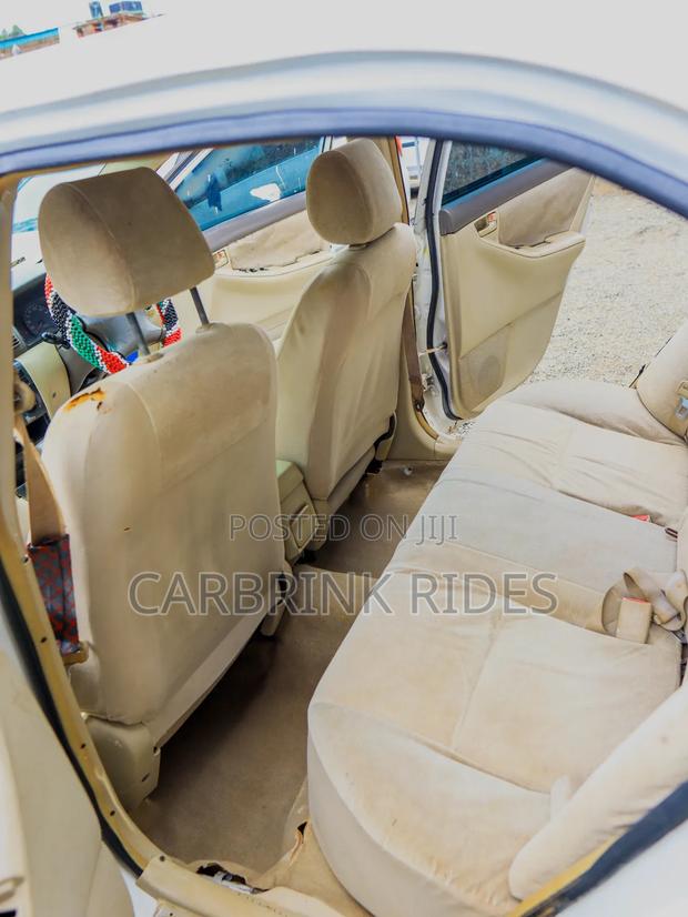 Toyota Corolla 2000 White