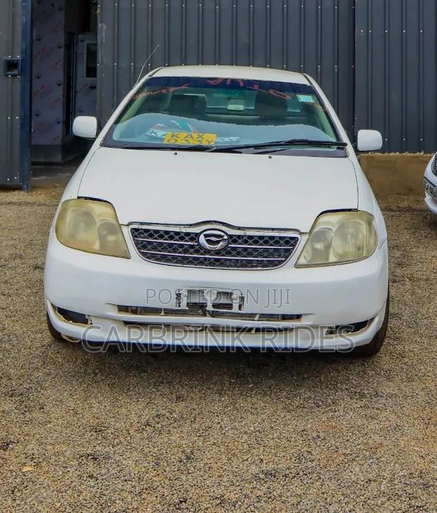 Toyota Corolla 2000 White