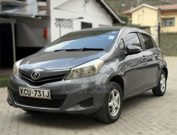 Toyota Vitz 2013 Gray