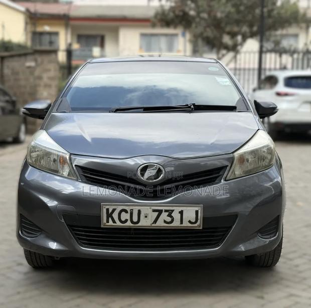 Toyota Vitz 1.0 FWD 5dr 2012 Gray