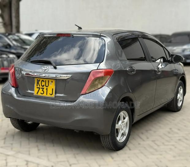 Toyota Vitz 1.0 FWD 5dr 2012 Gray