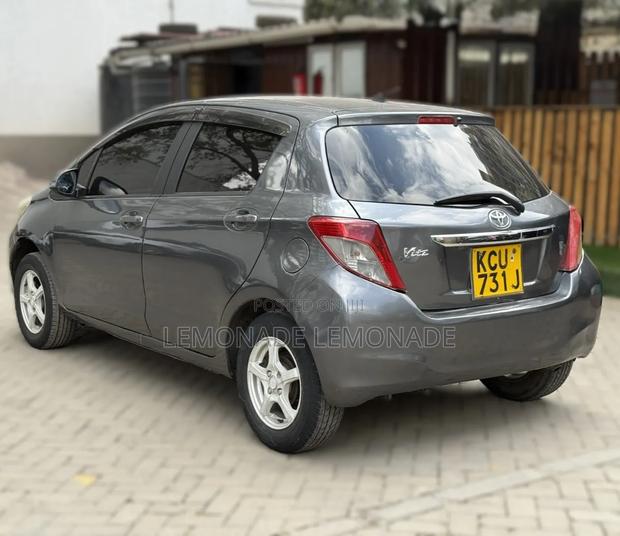 Toyota Vitz 1.0 FWD 5dr 2012 Gray