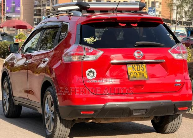 Nissan X-Trail 2.0 Petrol AWD 2017 Red