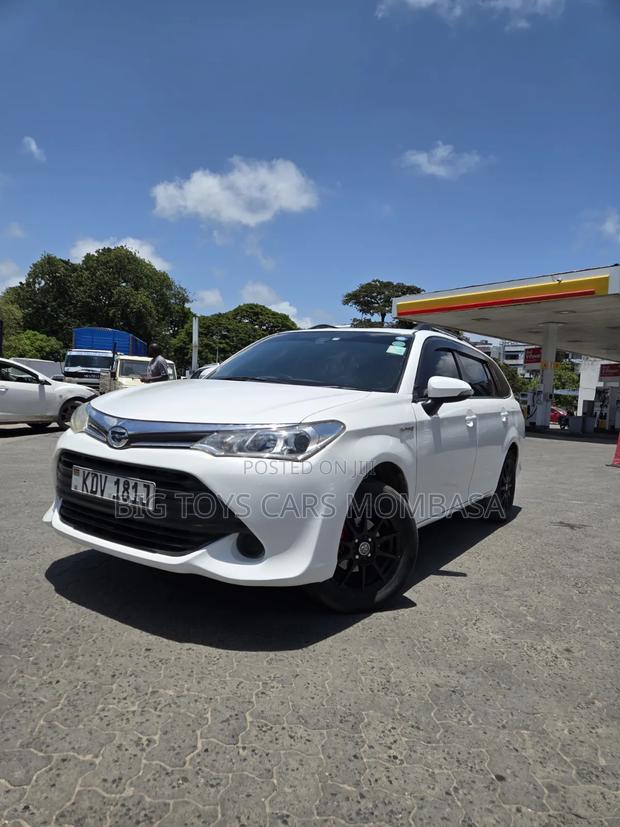 Toyota Corolla Fielder 2018 White
