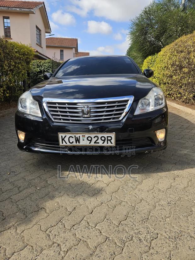 Toyota Crown 2012 Black