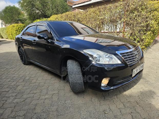 Toyota Crown 2012 Black