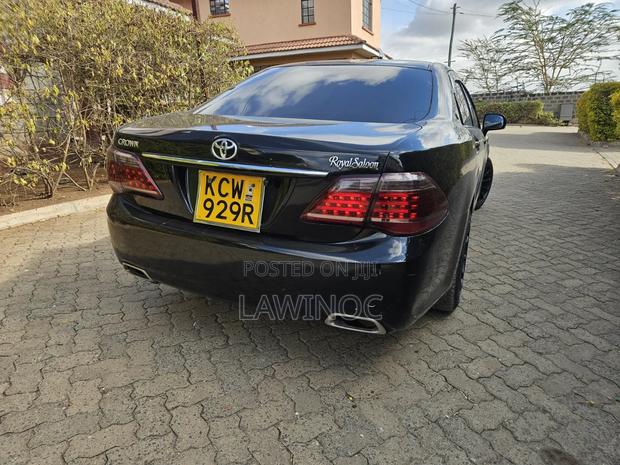 Toyota Crown 2012 Black