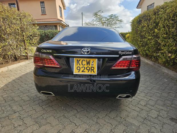 Toyota Crown 2012 Black