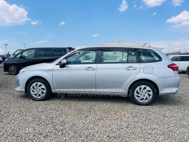Toyota Corolla Fielder 1.5 Hybrid FWD 2020 Silver