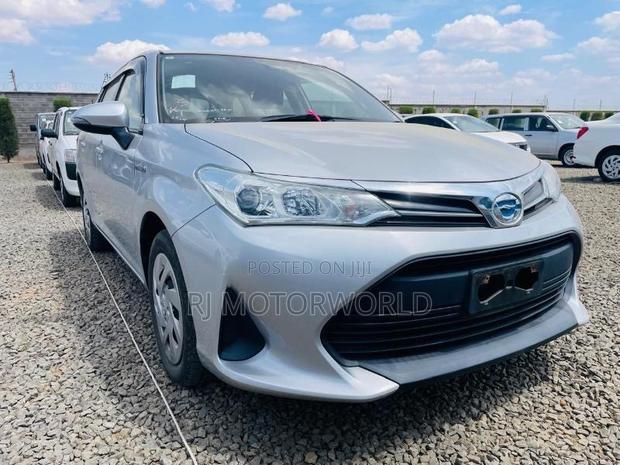 Toyota Corolla Fielder 1.5 Hybrid FWD 2020 Silver