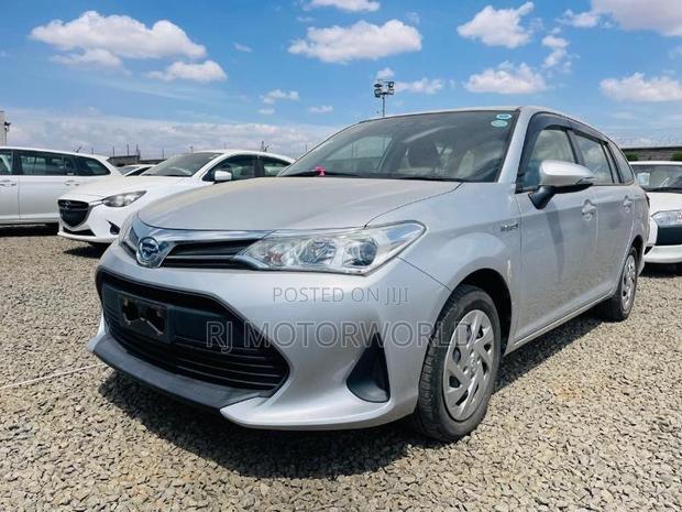 Toyota Corolla Fielder 1.5 Hybrid FWD 2020 Silver