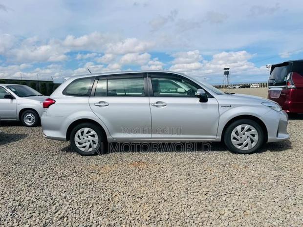 Toyota Corolla Fielder 1.5 Hybrid FWD 2020 Silver