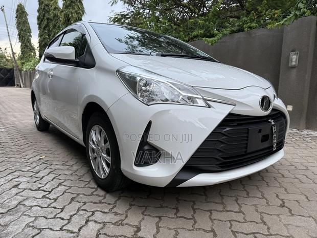 Toyota Vitz 1.0 FWD 5dr 2019 White