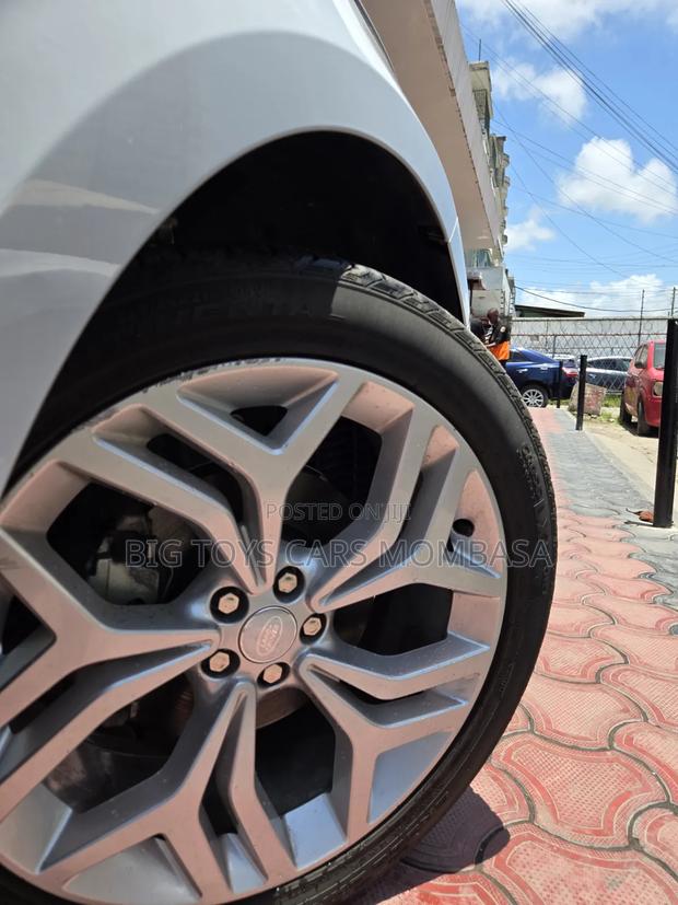 Land Rover Range Rover Velar 2019 White