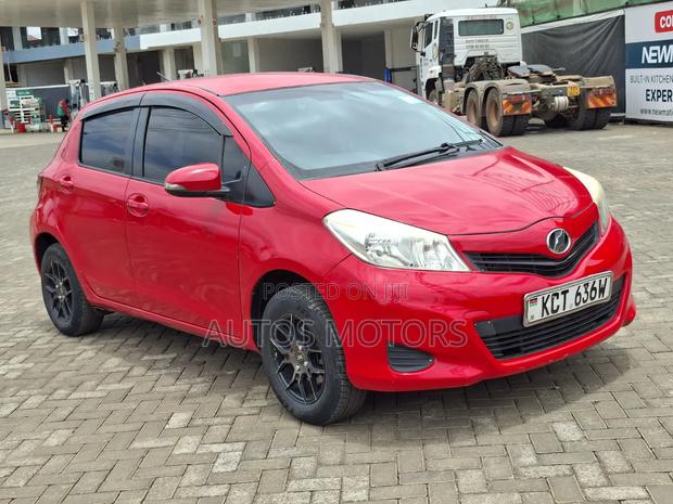 Toyota Vitz 1.3 FWD 5dr 2012 Red
