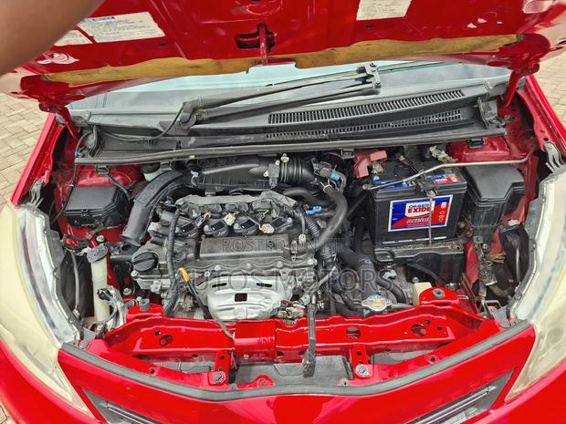 Toyota Vitz 1.3 FWD 5dr 2012 Red