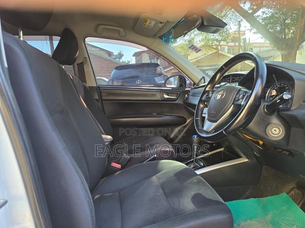Toyota Corolla Fielder 1.5 Hybrid FWD 2016 White