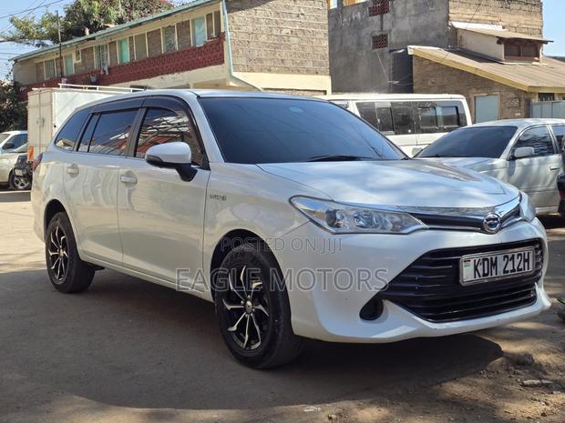 Toyota Corolla Fielder 1.5 Hybrid FWD 2016 White