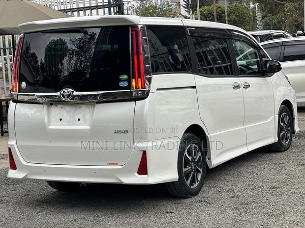 Toyota Noah 2.0 FWD (8 Seater) 2019 White