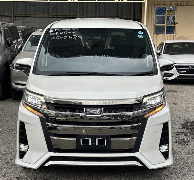 Toyota Noah 2.0 FWD (8 Seater) 2019 White