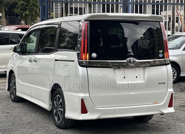 Toyota Noah 2.0 FWD (8 Seater) 2019 White