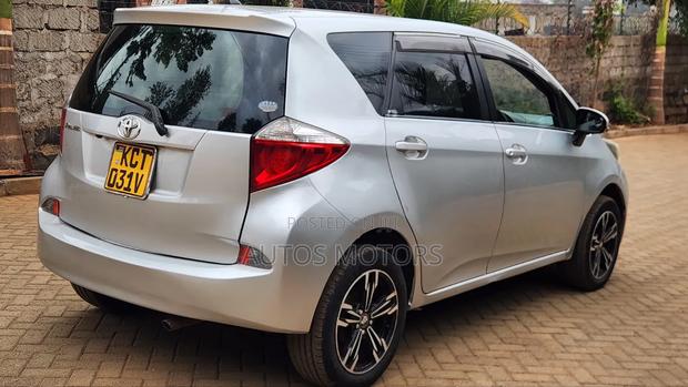 Toyota Ractis 1.5 FWD 2012 Silver