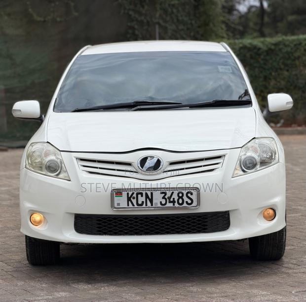 Toyota Auris 2010 Pearl