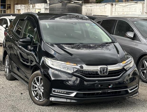 Honda Fit Shuttle 1.5 Hybrid 4WD 2019 Black
