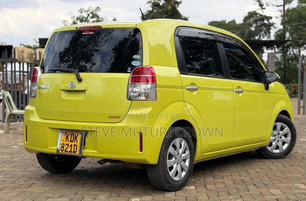 Toyota Spade 1.5 2015 Yellow