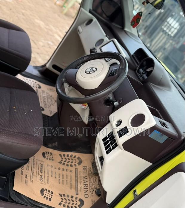 Toyota Spade 1.5 2015 Yellow