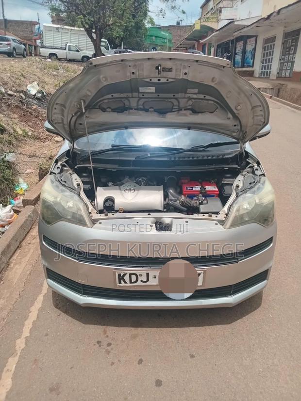 Toyota Spade 2015 Silver