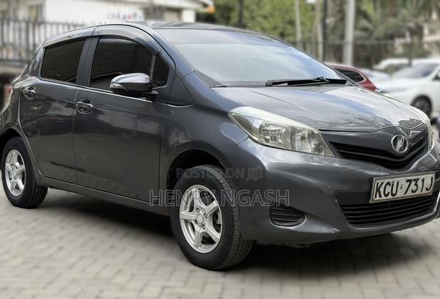 Toyota Vitz 2013 Gray