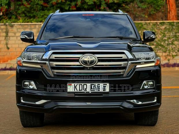 Toyota Land Cruiser 4.6 V8 ZX 2017 Black