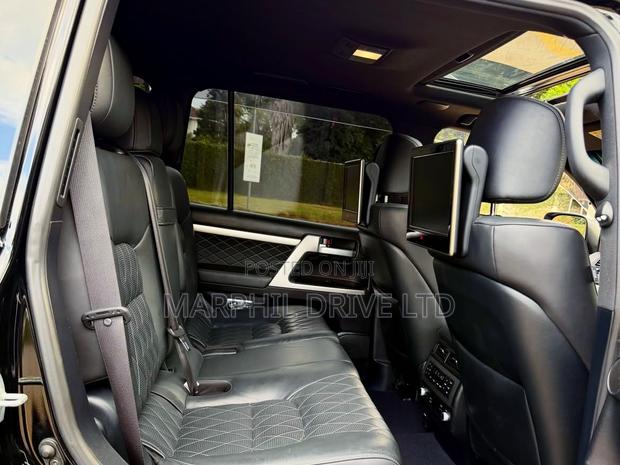 Toyota Land Cruiser 4.6 V8 ZX 2017 Black