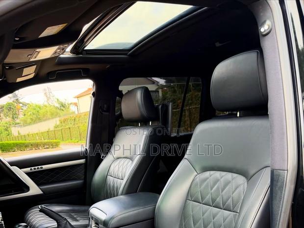 Toyota Land Cruiser 4.6 V8 ZX 2017 Black