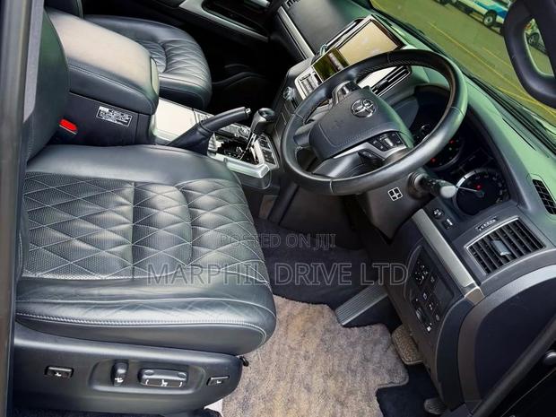 Toyota Land Cruiser 4.6 V8 ZX 2017 Black