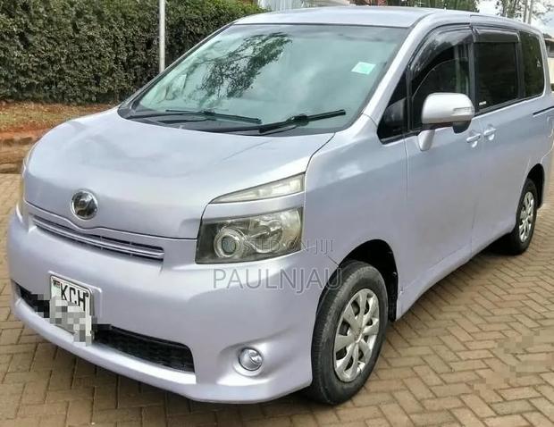 Toyota Voxy 2008