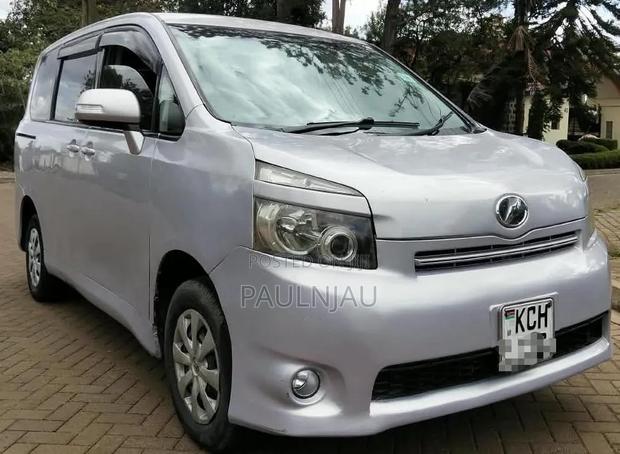 Toyota Voxy 2008