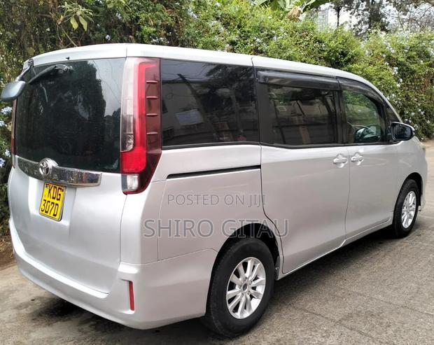 Toyota Noah 2015 Silver