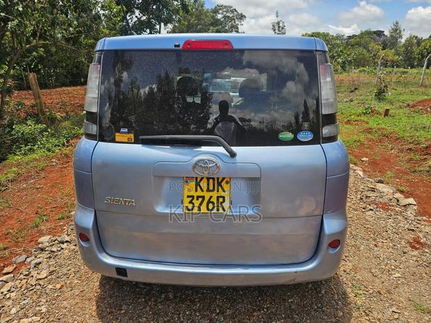Toyota Sienta 1.5 FWD (6-seater) 2015 Blue