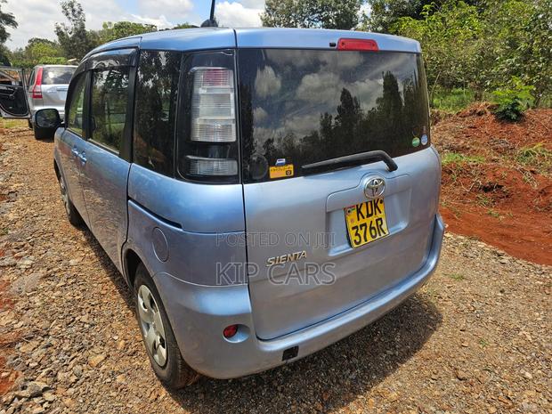 Toyota Sienta 1.5 FWD (6-seater) 2015 Blue