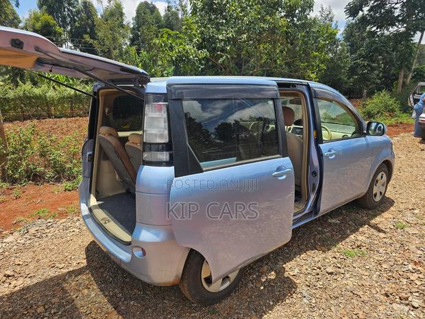 Toyota Sienta 1.5 FWD (6-seater) 2015 Blue
