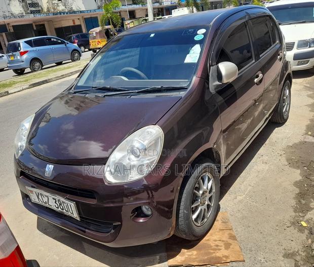 Toyota Passo 2014 Maroon