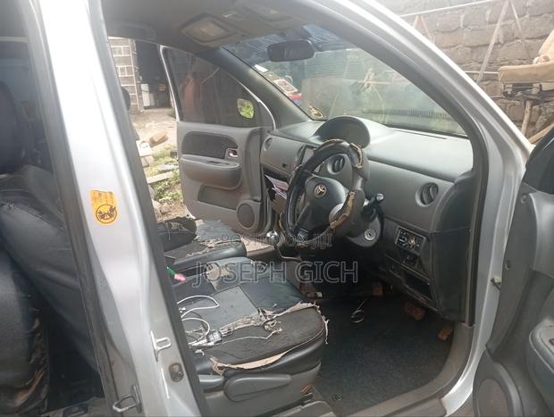 Toyota Sienta 2012 Silver
