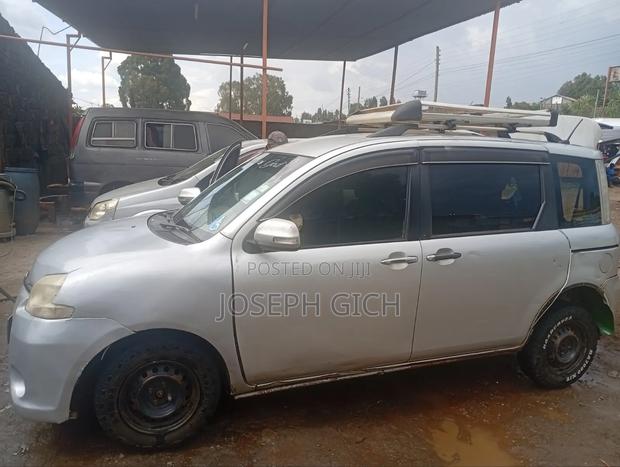 Toyota Sienta 2012 Silver