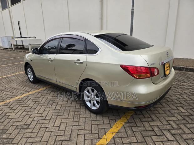 Nissan Bluebird 2008 Gold