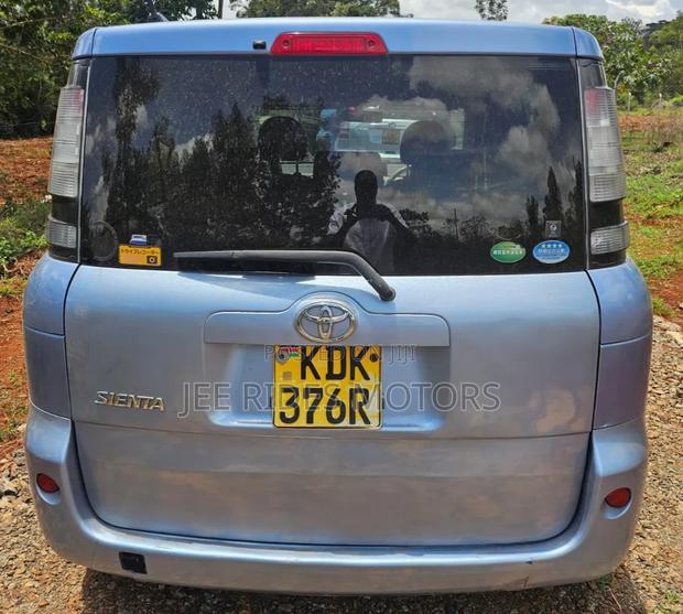 Toyota Sienta 2015 Blue