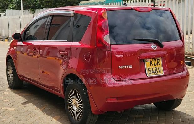 Nissan Note 2011 Maroon
