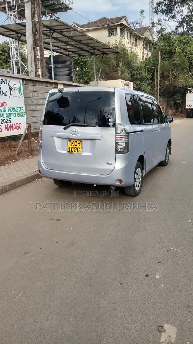 Toyota Voxy V 2WD 7-Seater 2010 Silver