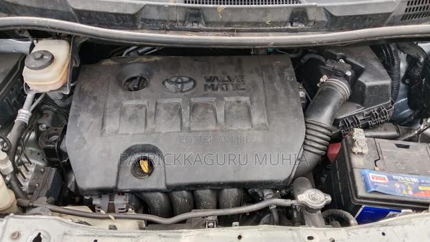 Toyota Voxy V 2WD 7-Seater 2010 Silver